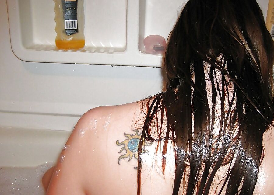 Hot Amateur Brunette Teen Girl Naked In The Bubble bath
