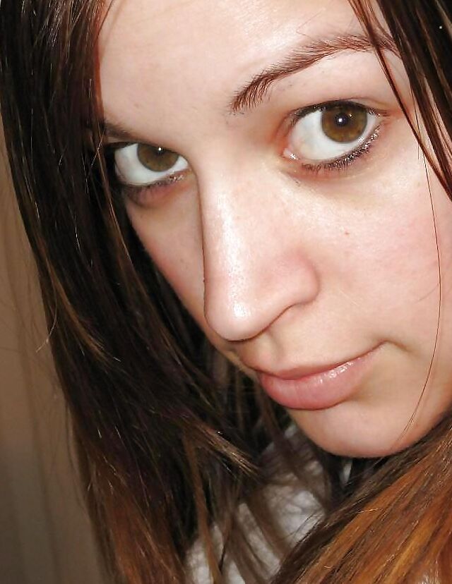Hot Amateur Brunette Teen Girl Naked In The Bubble bath