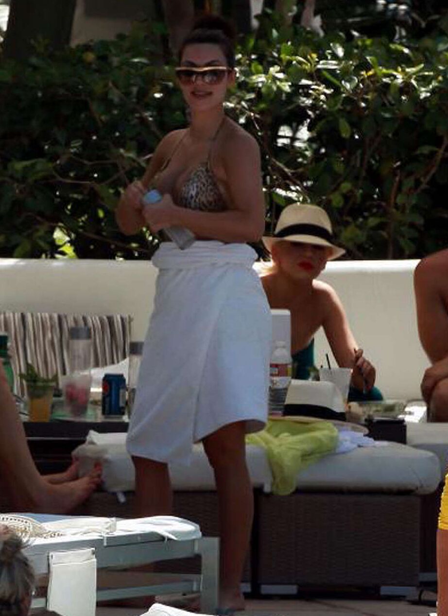 Kim Kardashian exposing her sexy body and huge boobs in bikini on pool