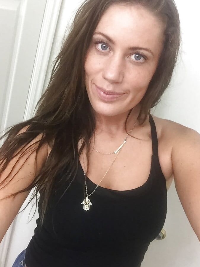 Gorgeous Big Tit Brunette Ariel