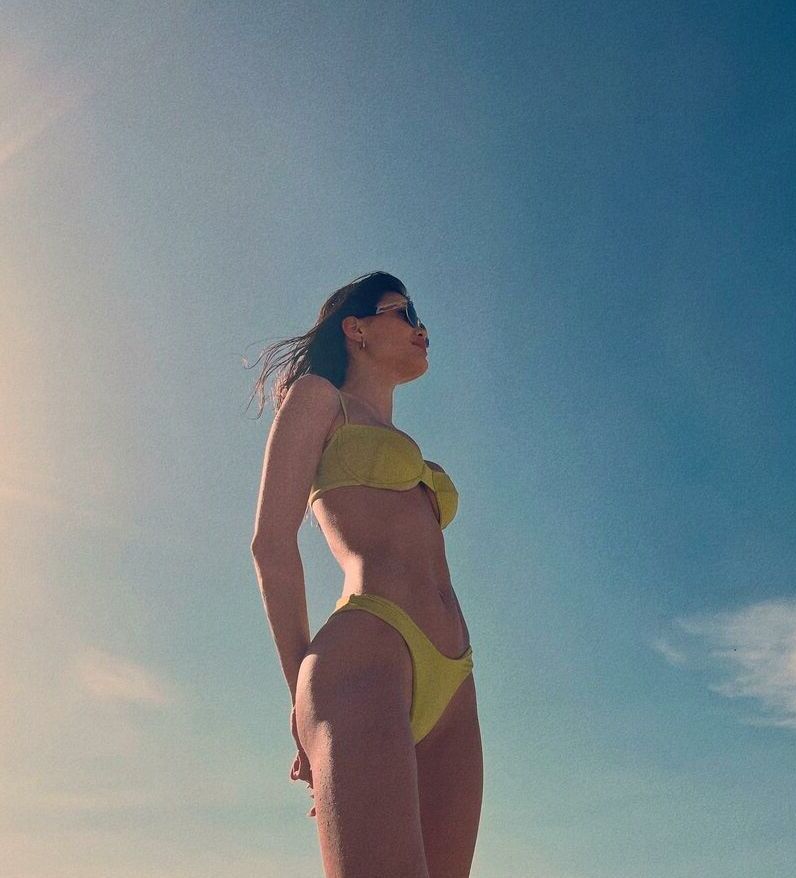 Vitória Strada nude