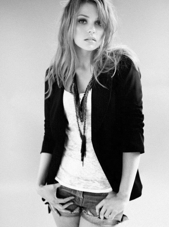 Aimee Richelle Teegarden nude