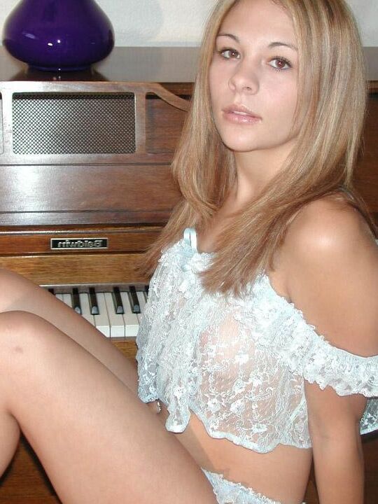 Tori gets naked and plays the piano