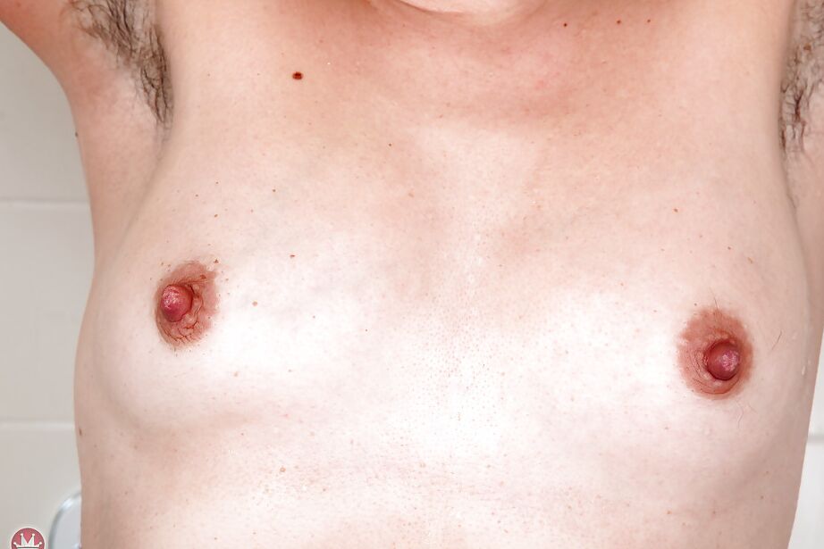 Close up pics of mature solo model Francesca tugging on pubic hairs