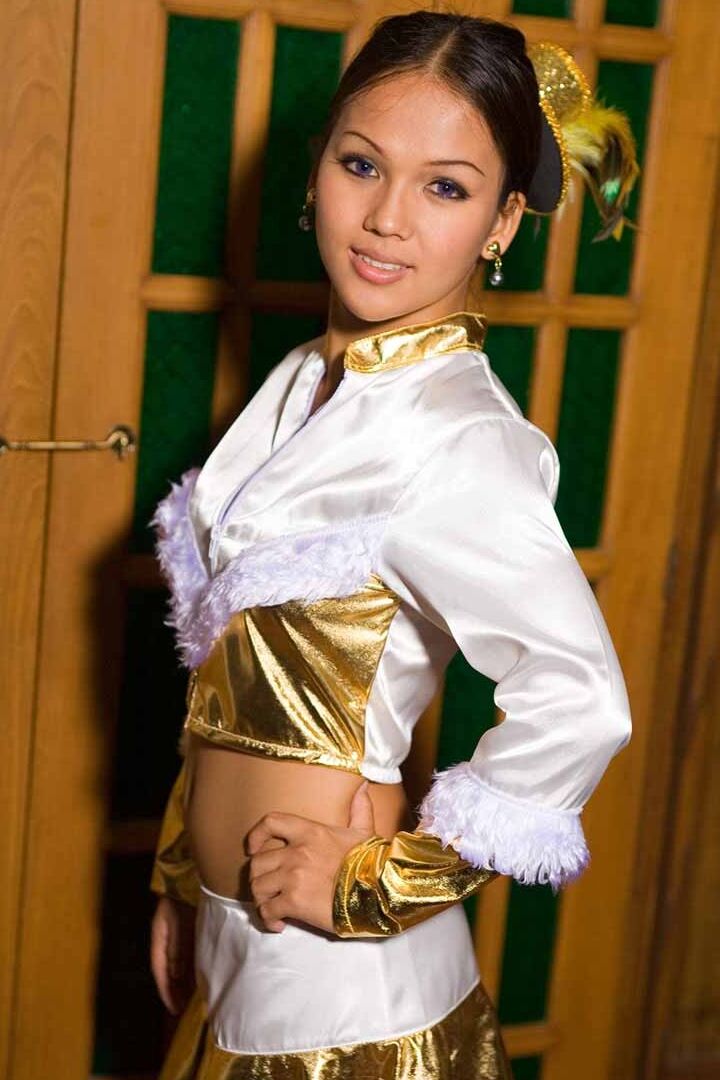 Thai ladyboy with a nice body and round tits teases