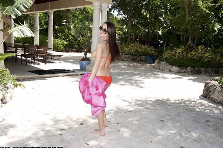 Sultry babe in sun glasses Amy Reid exposing her breasts at the pool