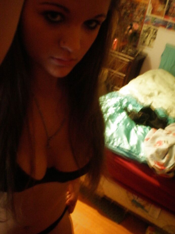 Beautiful teen selfshot (thanks for profile views)