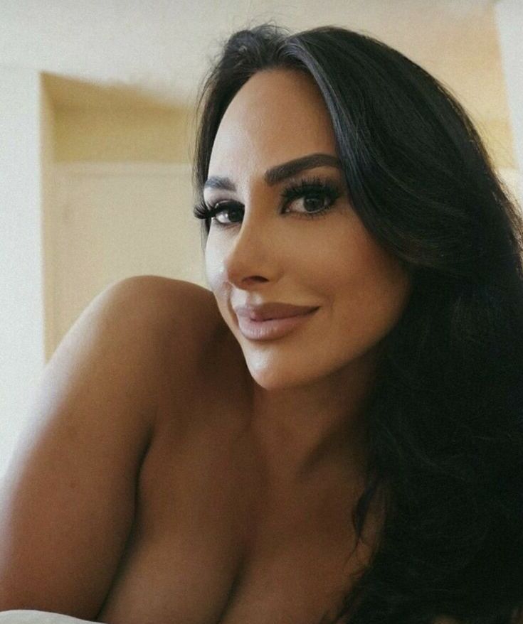 Yourvitamina nude