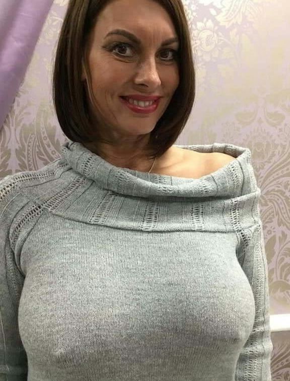 Mature ladies braless cleavage pokies