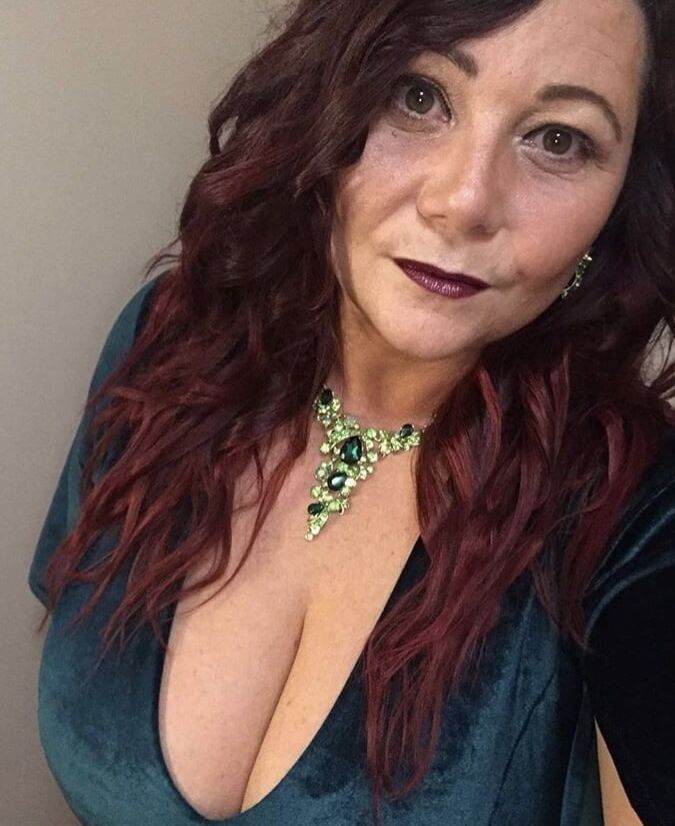 Mature ladies braless cleavage pokies