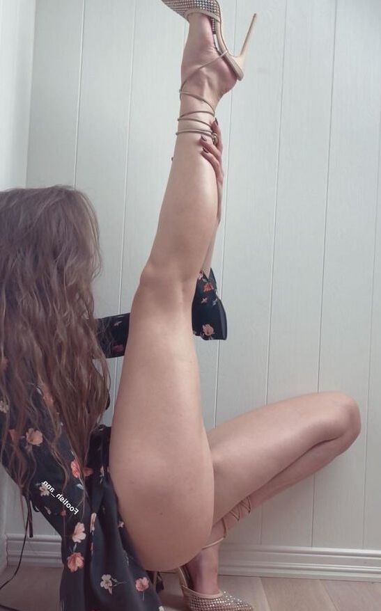 Footish Ann nude
