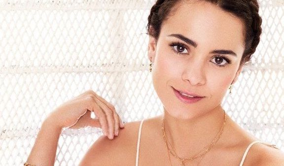 Alice Braga nude