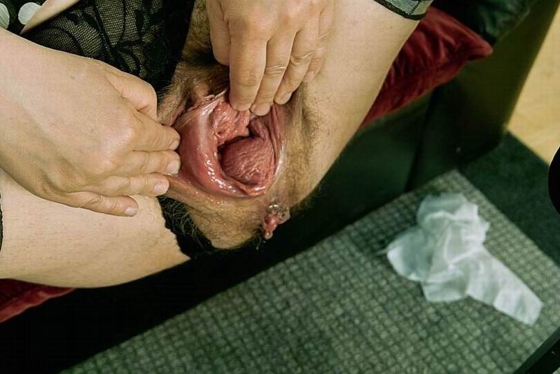 mature shows her very huge pussy
