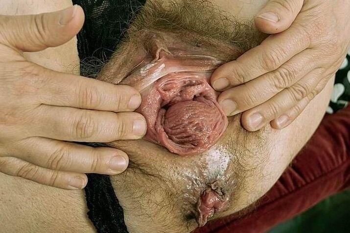 mature shows her very huge pussy