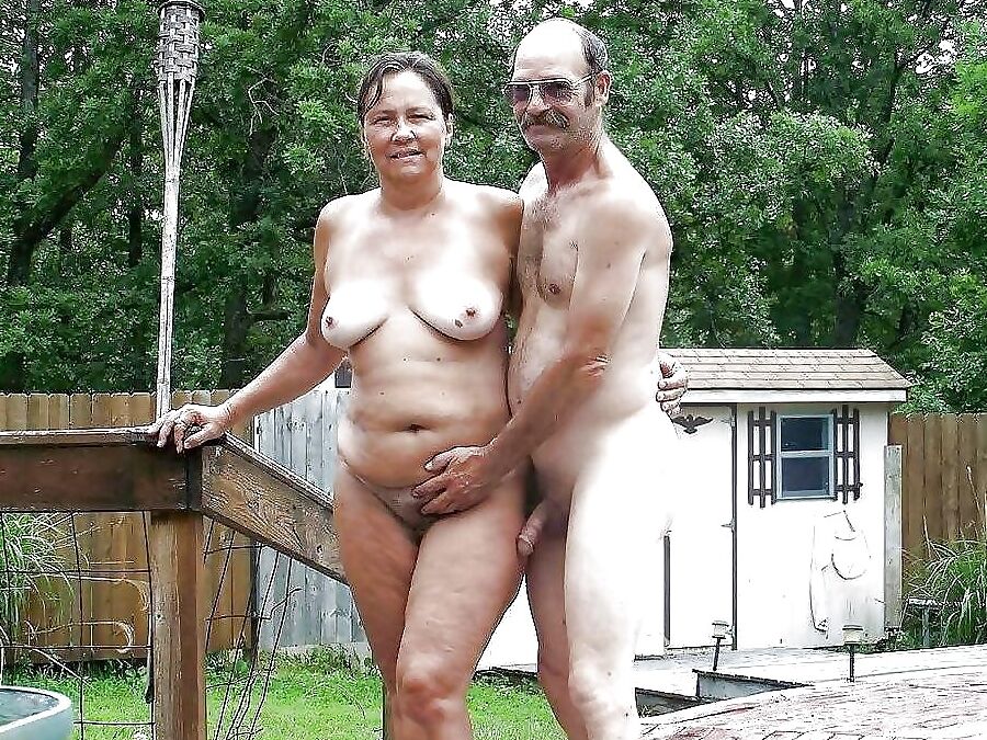 NAKED COUPLES