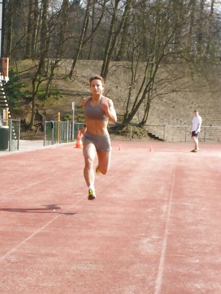 Sarah-DeHerdt    track and field