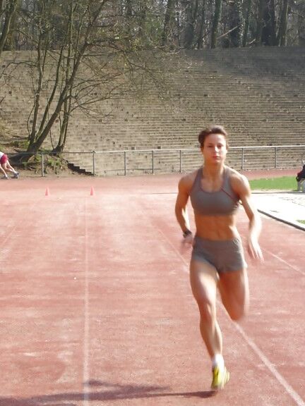Sarah-DeHerdt    track and field