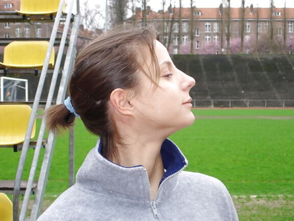 Sarah-DeHerdt    track and field