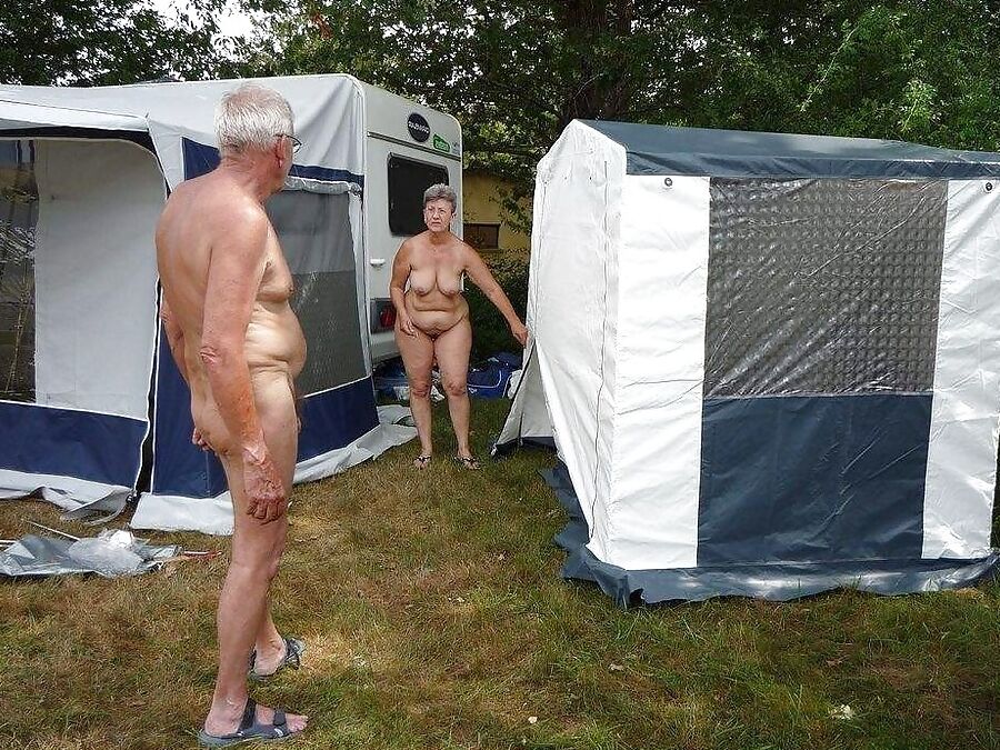 NAKED COUPLES