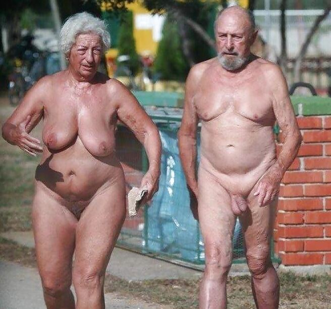 NAKED COUPLES