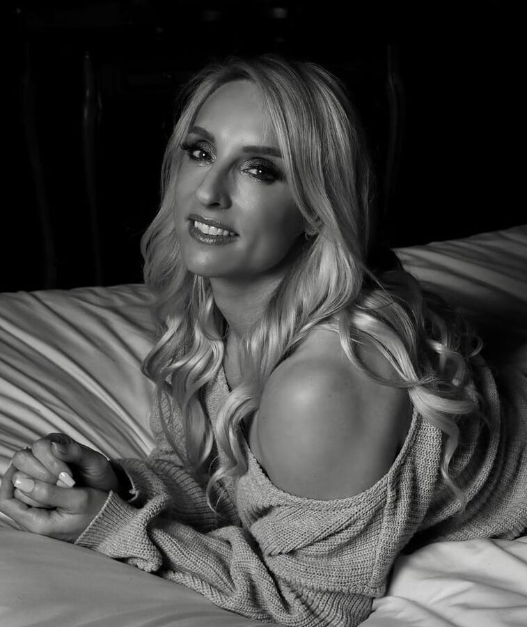 Sexy as fuck MILF Slut