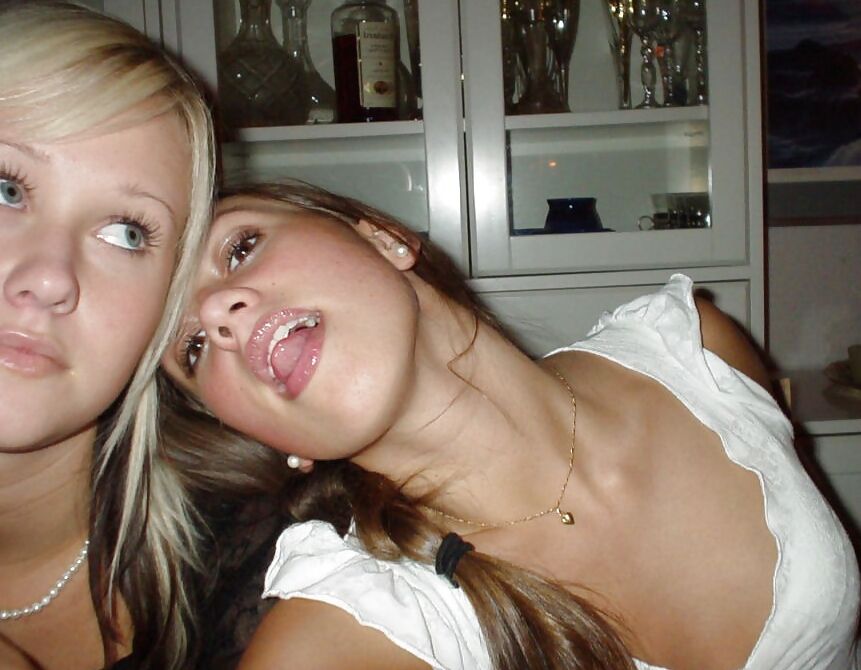 Nice (non nude) girls