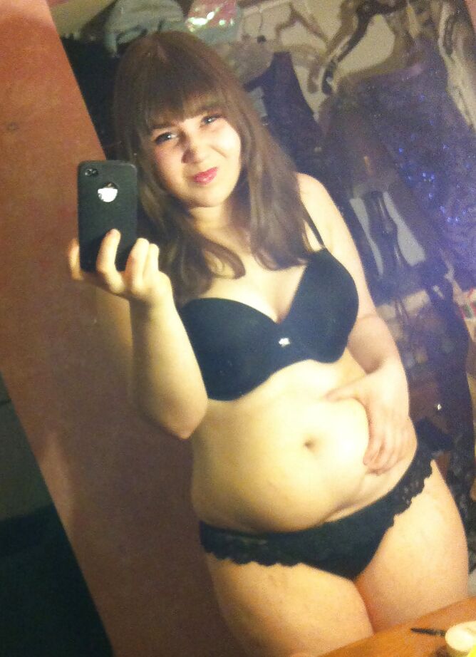 Self-shot Busty Teen with a nice ass