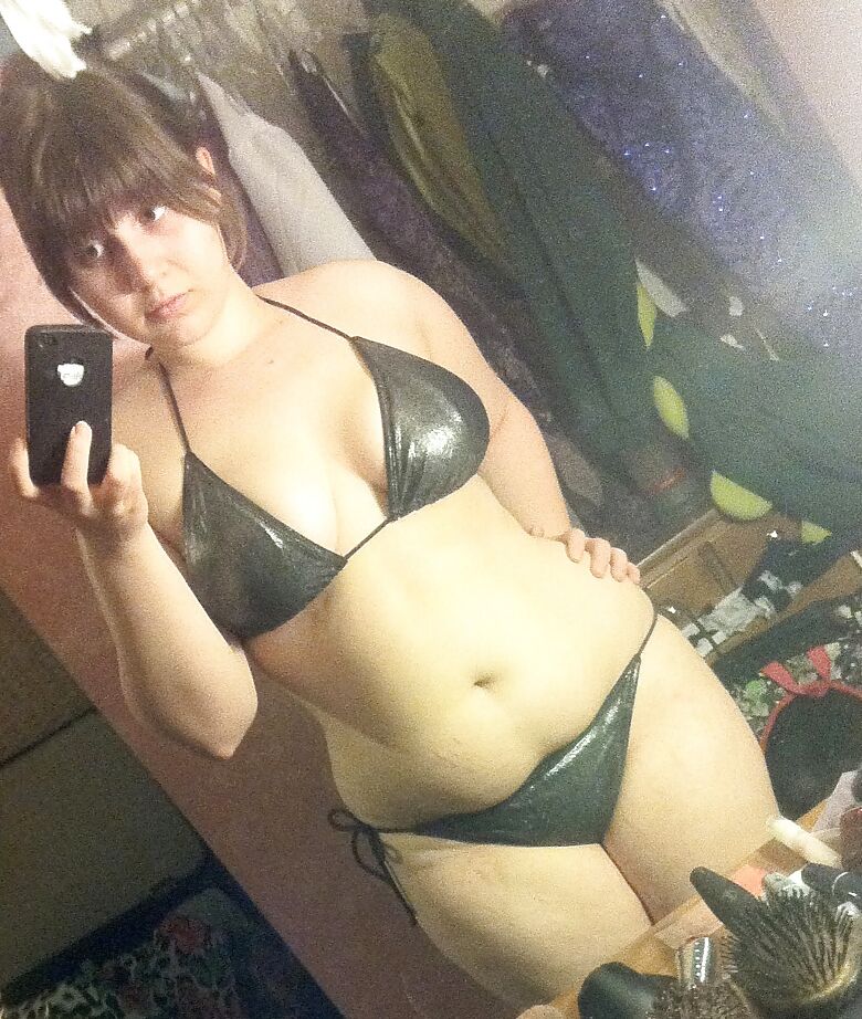 Self-shot Busty Teen with a nice ass