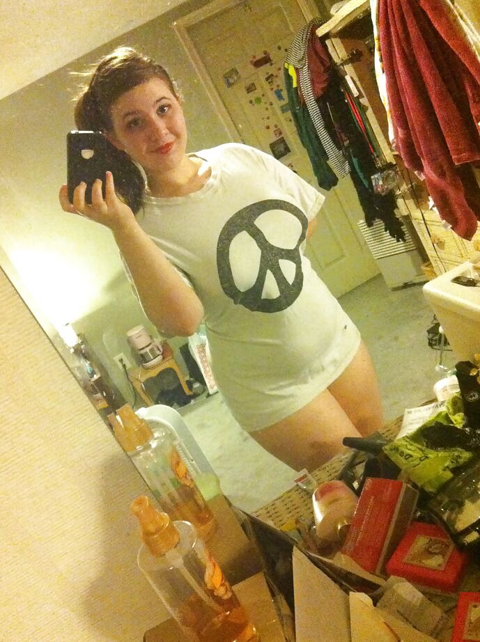 Self-shot Busty Teen with a nice ass
