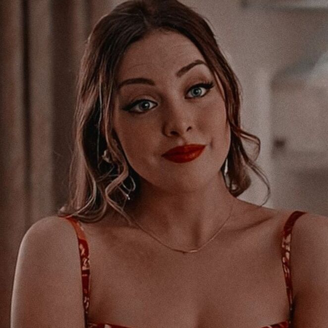 Elizabeth Gillies hot