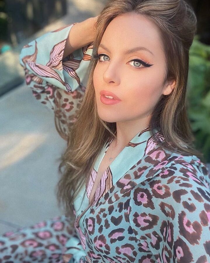 Elizabeth Gillies hot