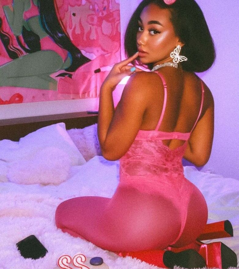 Llleasy nude