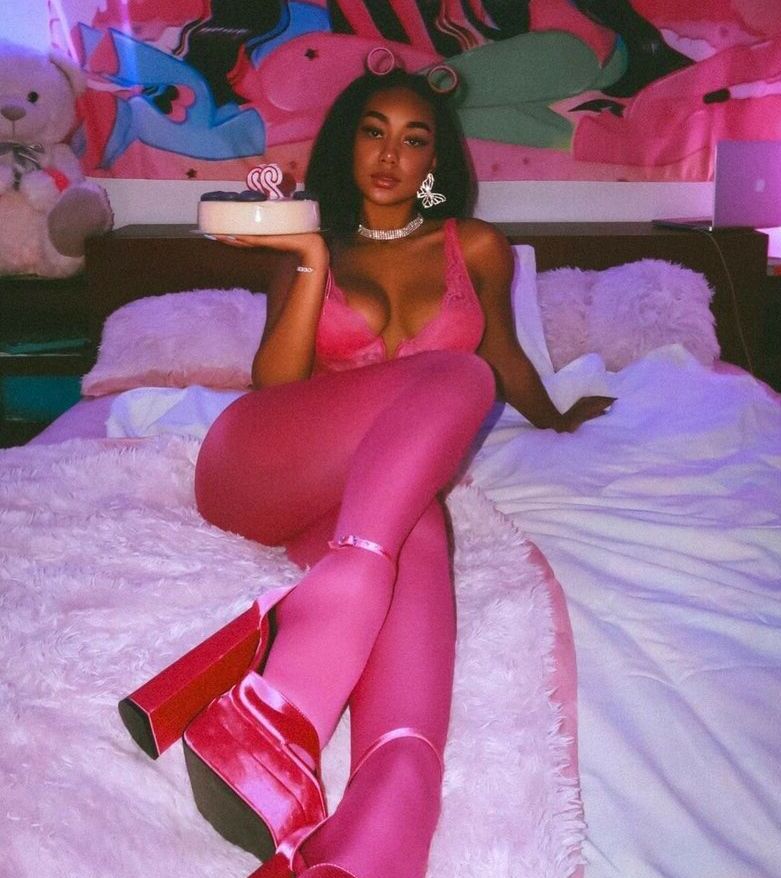 Llleasy nude