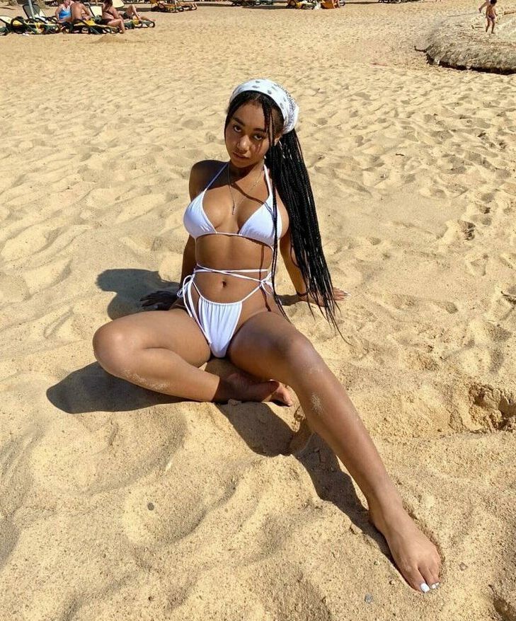 Llleasy nude
