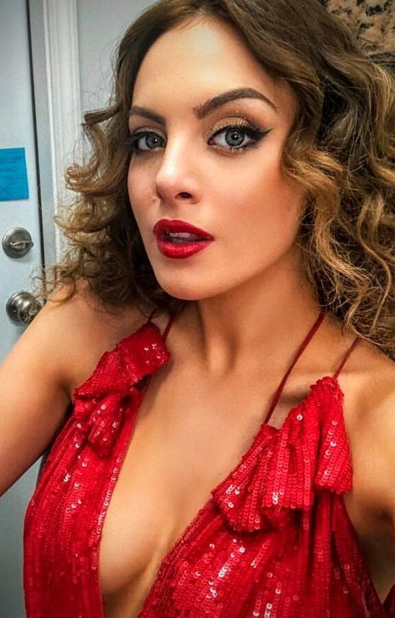 Elizabeth Gillies hot