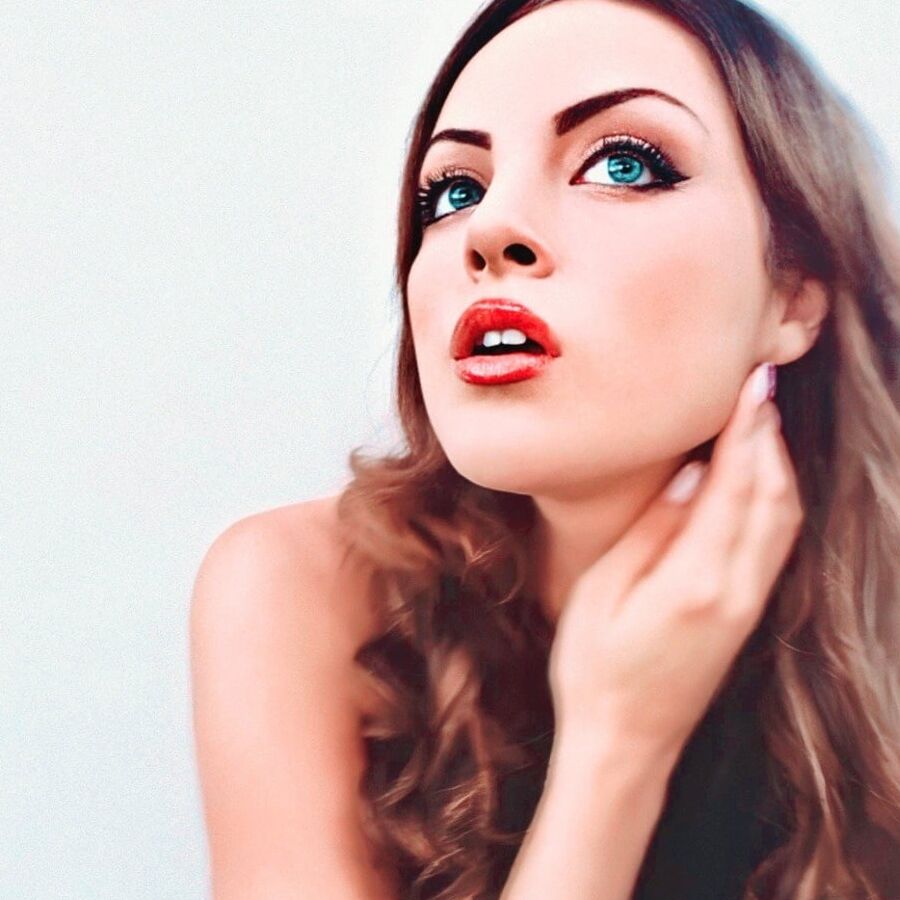 Elizabeth Gillies hot