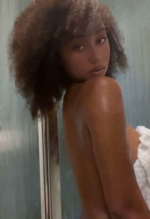 Llleasy nude
