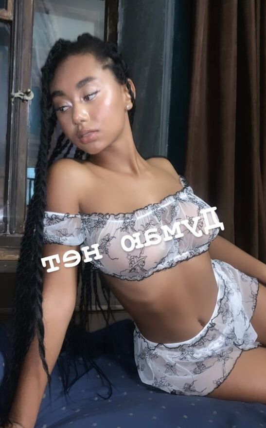 Llleasy nude