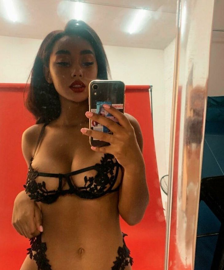 Llleasy nude