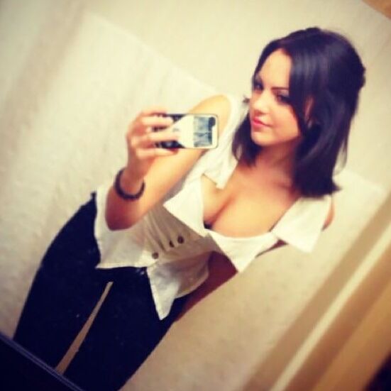 Elizabeth Gillies hot
