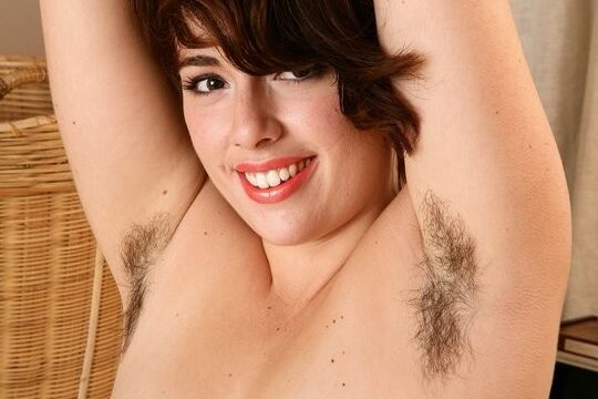 Simone shows off her pudgey and hairy pussy