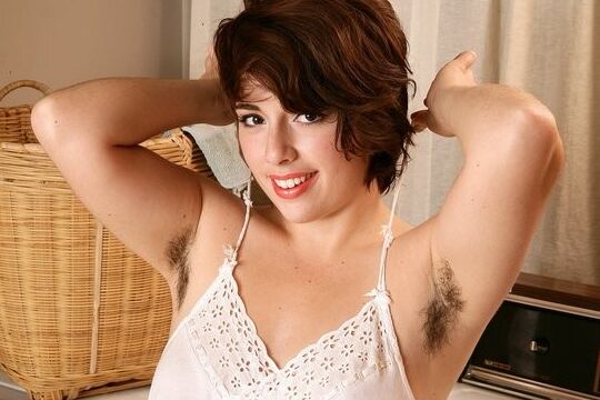 Simone shows off her pudgey and hairy pussy
