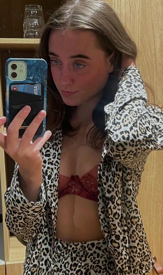 Lanarhoudesjunior nude