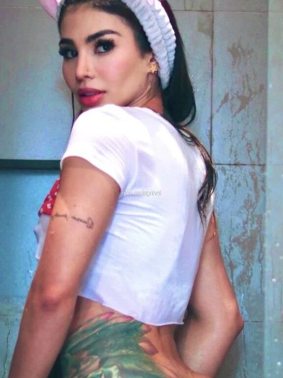 Karoline Rodriguez nude