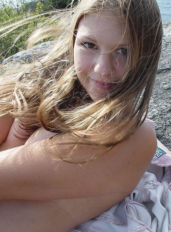 Pictures of teen girl Josie Model exposing herself outside