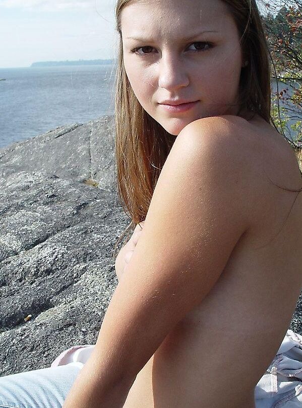 Pictures of teen girl Josie Model exposing herself outside