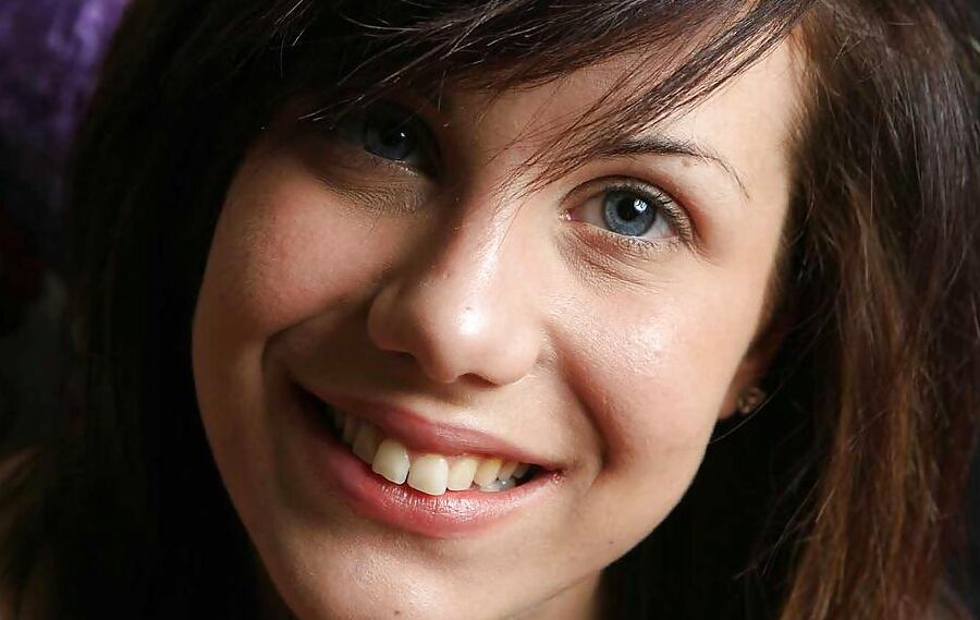 Close-ups of a beautiful girl - N. C.