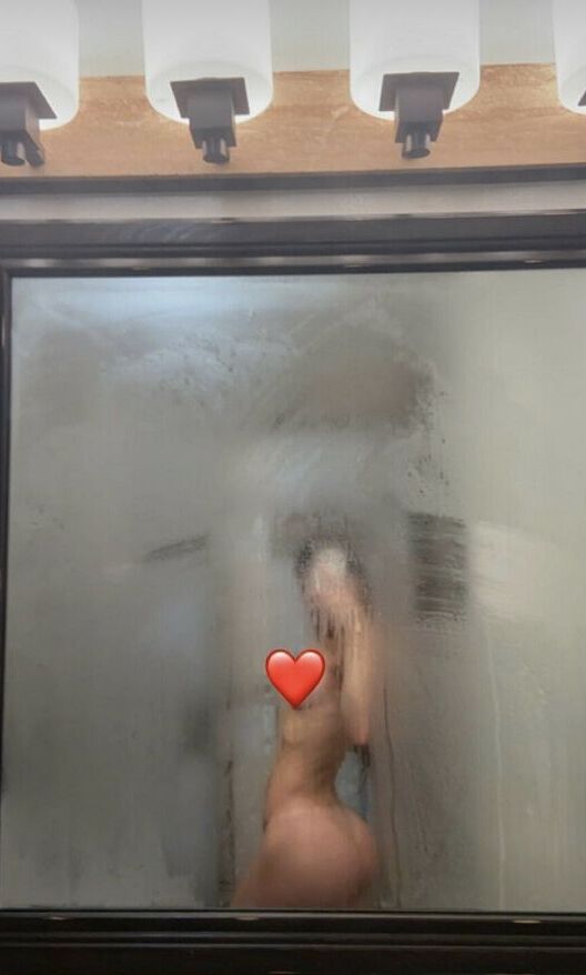 Grace Hollon nude