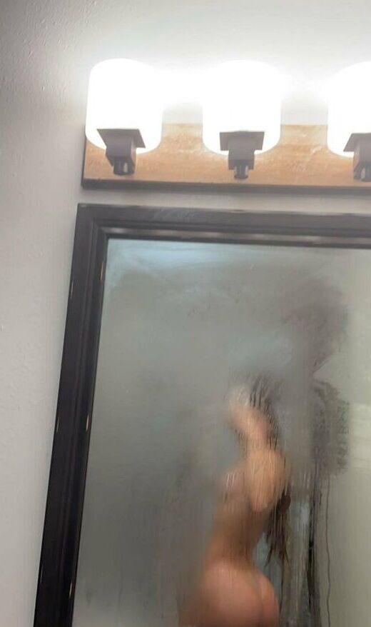 Grace Hollon nude