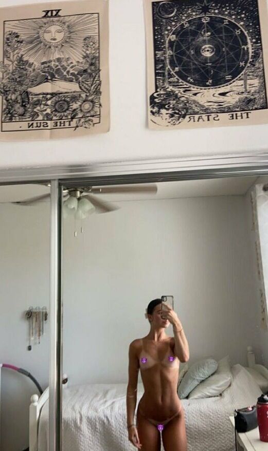 Grace Hollon nude